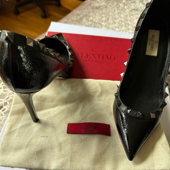 VALENTINO Rockstud Patent Leather Pumps - Picture 3 of 3